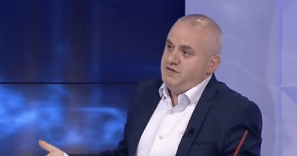 Artan Hoxha i kishte kërkuar prej kohës që ta bënte publike, gardisti i 21 janarit rrëfen urdhrin që i erdhi në kufje
