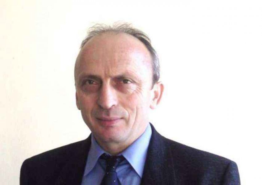 Mos ju besoni politikanëve të tërbuar pas pushtetit!