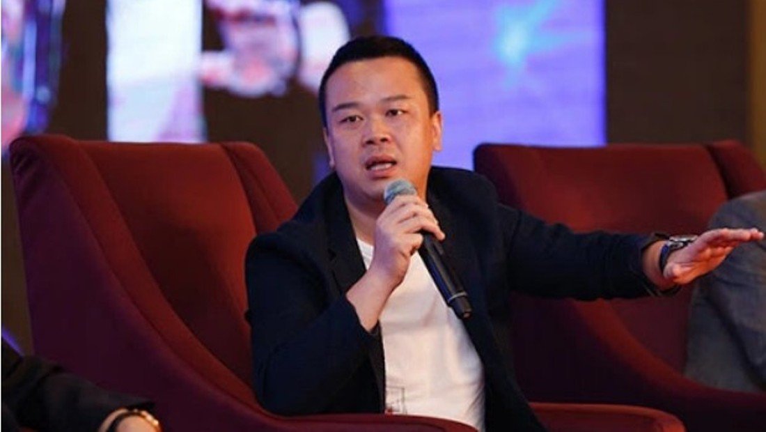 Vdes producenti 39-vjeçar i Netflix, helmohet nga bashkëpunëtori i tij