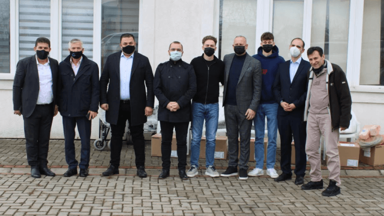 Gjilani pranon 5 respiratorë, 42 karroca dhe 36 shtretër hidraulik nga bashkatdhetarët nga Gjermania