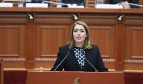 “E vuaj më shumë, sepse kam një përgjegjësi”/ Manastirliu: Politikanët të mos guxojnë të fyejnë mjekët