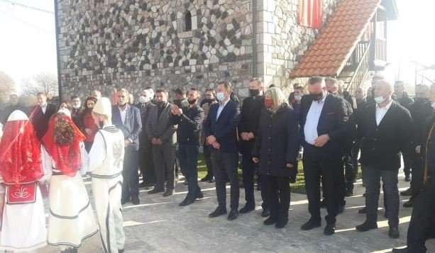 Në Ditën e Flamurit nderohen dëshmorët e Gllogjanit