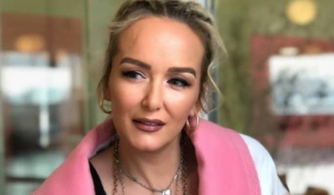 Deputeti i VV-së për Adriana Matoshin: Po i pëlqen më shumë teatri i parlamentit
