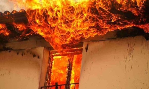 Shpërthim zjarri në një spital Covid në Indi, vdesin 13 pacientë