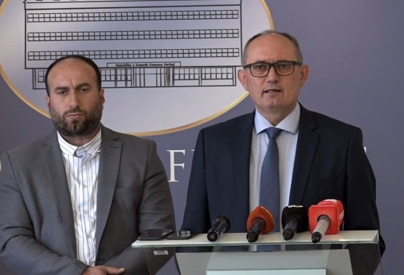 Agim Aliu jep detaje për arrestimin e 12 personave, në mesin e tyre 8 zyrtarë komunalë