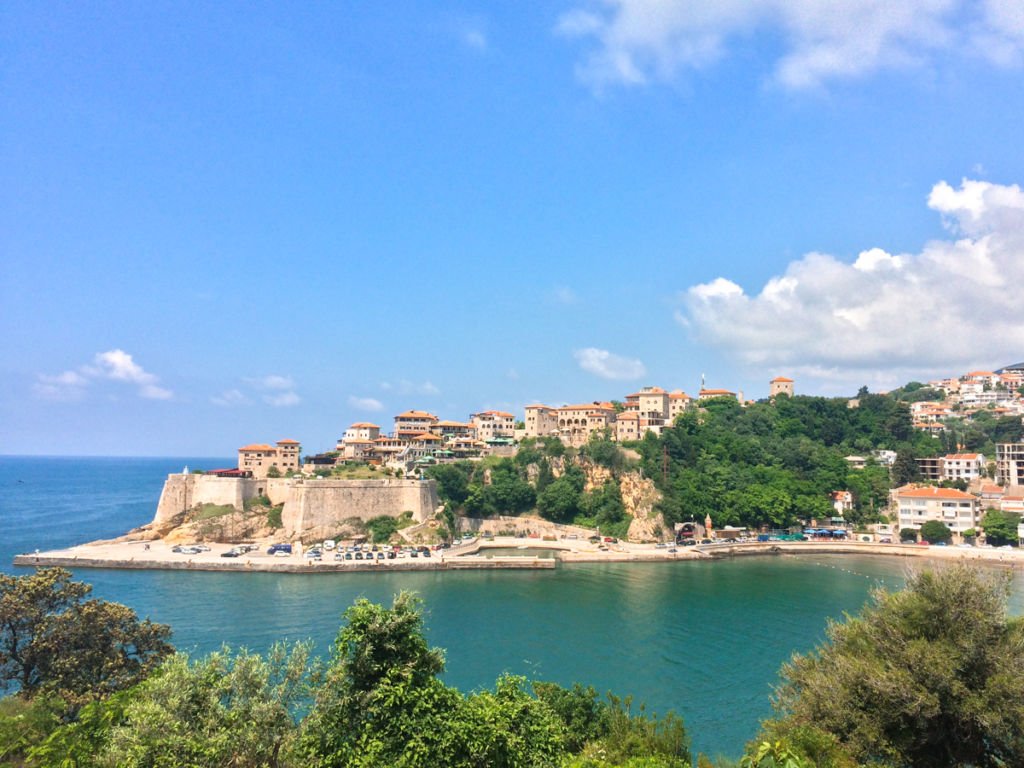 Ulqin, shpimet për naftë dhe gaz në bregdetin turistik