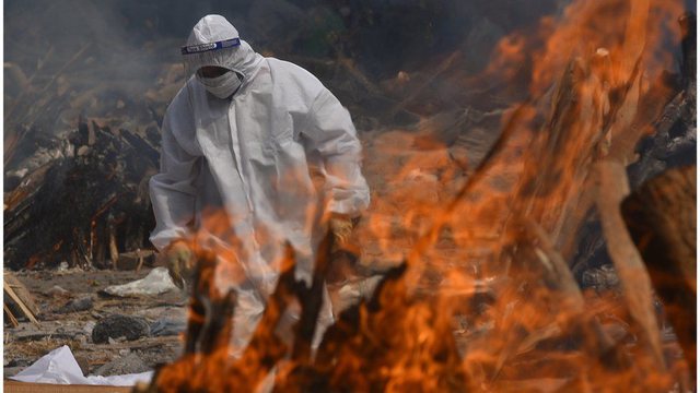 Kryeqyteti i Indisë kërkon më shumë hapësirë për djegiet e trupave, ndërsa vdekjet nga Covid rriten
