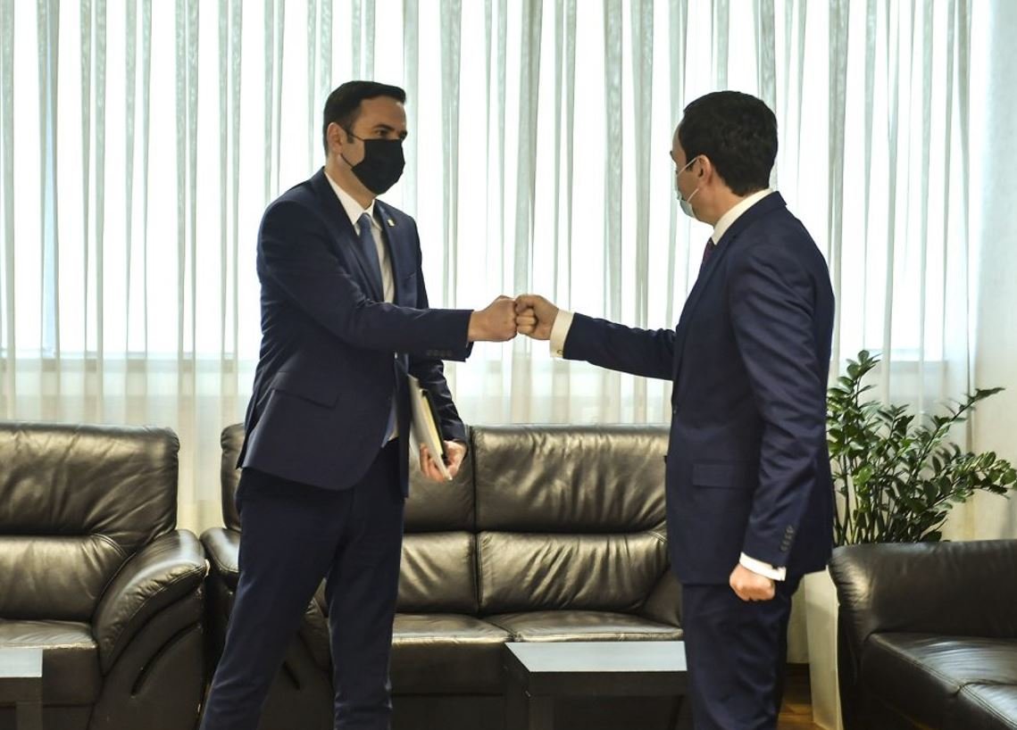 A do të japin dorëheqje Albin Kurti, Memli Krasniqi dhe Lumir Abdixhiku, nëse i humbin zgjedhjet lokale?