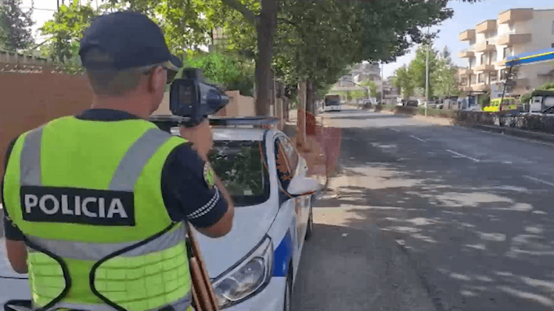 Shpejtësi e alkool, policia heq 29 patenta në autostradën e Elbasanit e Durrësit