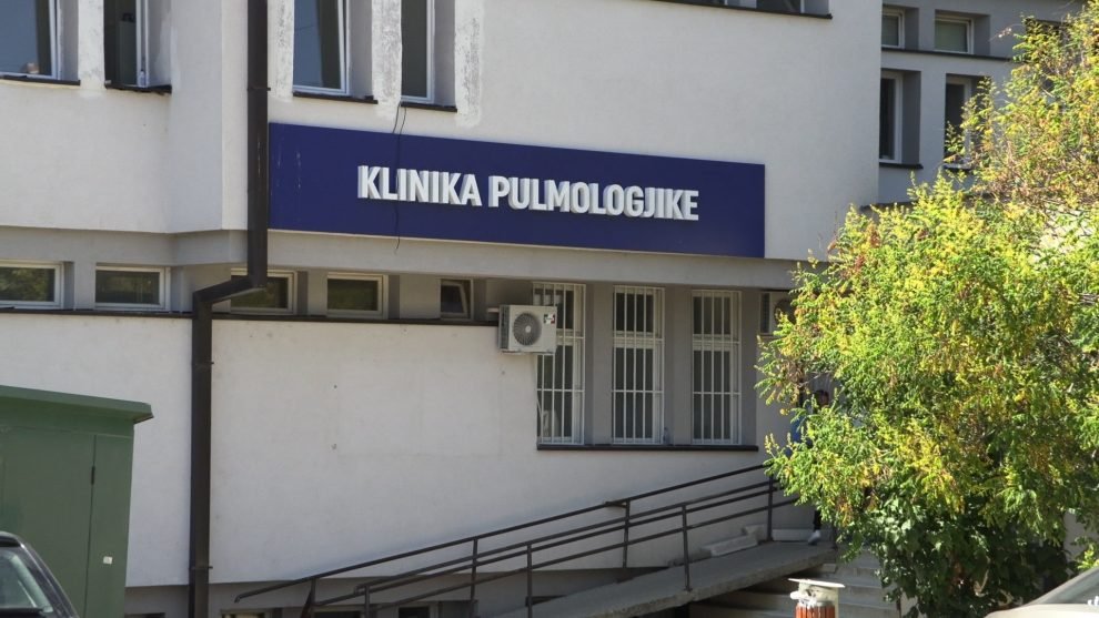 ​Pulmologjia shndërrohet në klinikë COVID, vetëm dy shtretër të lirë, 80% e pacientëve janë të pavaksinuar