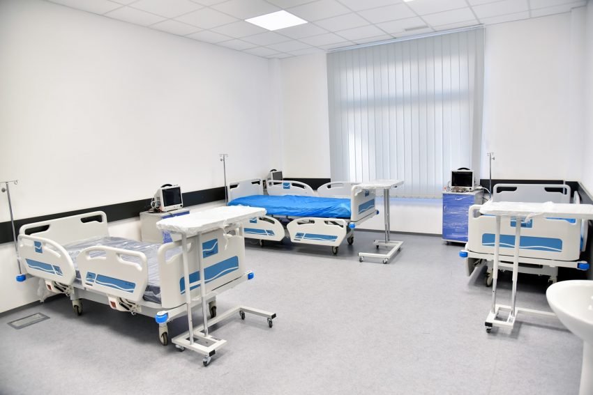 Situata e krijuar me pandeminë, ShSKUK krijon hapësira shtesë për pacientët me Covid-19