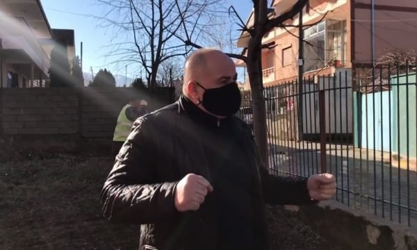 Gjici nis fushatën e pazakontë: Prisni plepat se janë të rrezikshëm, Kukësi të mbillet me blin