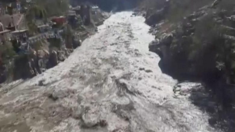 Shembja e akullnajës në Indi, raportohet dhjetëra të zhdukur dhe dy të vdekur pas përmbytjes