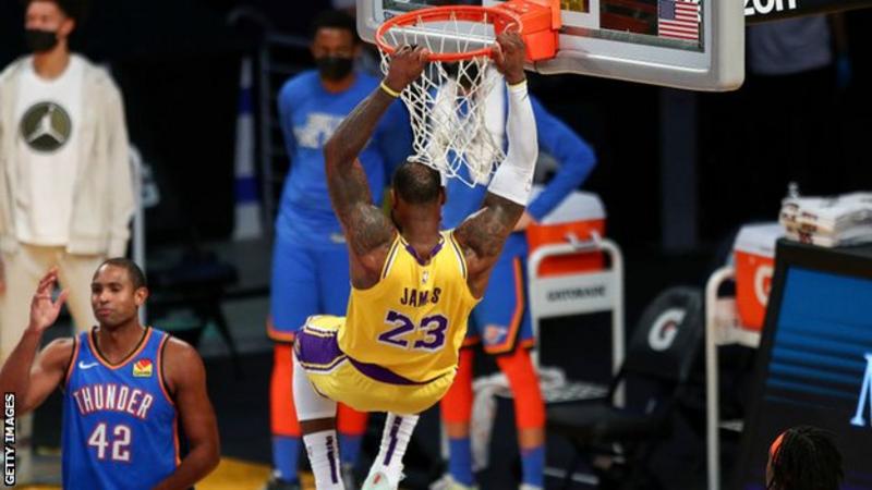 Shkëlqen James në fitoren e Lakers ndaj Oklahomas në vazhdime