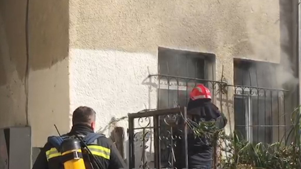 Bombola e gazit shpërthen në flakë, sapo u ndez nga zonja e shtëpisë
