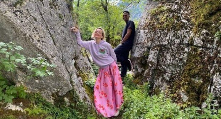 Adriana dhe Keith sjellin imazhe nga vizita në Valbonë
