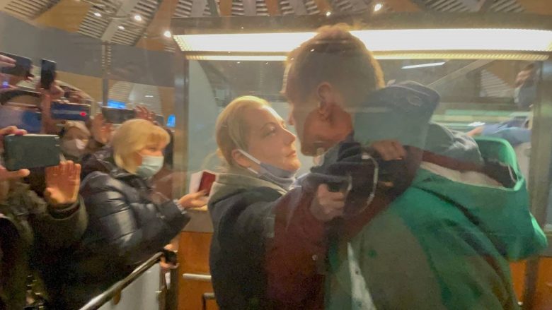 Autoritetet shtetërore ruse thonë se Navalny është në paraburgim, zëdhënësja nuk e di se ku është kritikuesi i Putinit