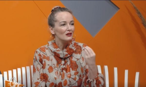Adriana Matoshi vazhdon me deklaratat ende pa u bërë deputete: Kosova është zhytur në…
