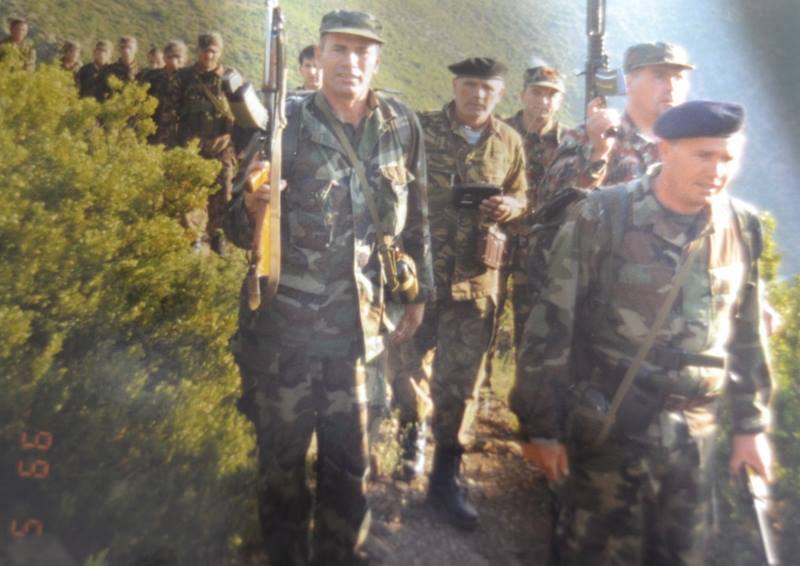 Kështu i larguam forcat serbe nga Gllogjani, ky ishte prifti nga Peja që na ndihmoi: Ja çka u tha serbëve...