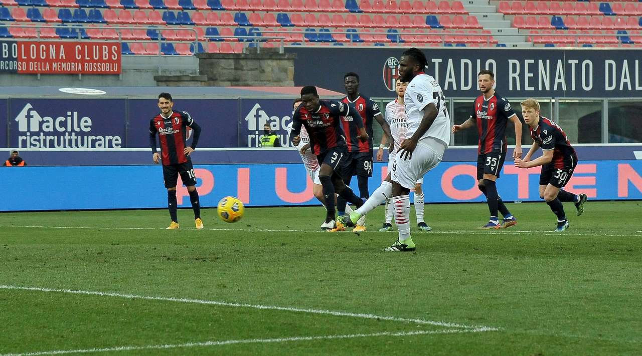 Milan me tre pikë të mëdha nga Bologna, MIhajlloviq përjashtohet 