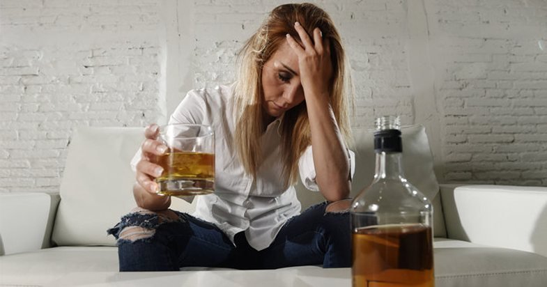 Mjekët: Situata e grave me alkoolin, tani është më keq se kurrë!