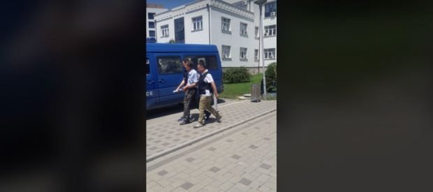 Dy zyrtarë të Komunës së Istogut shoqërohen në polici 