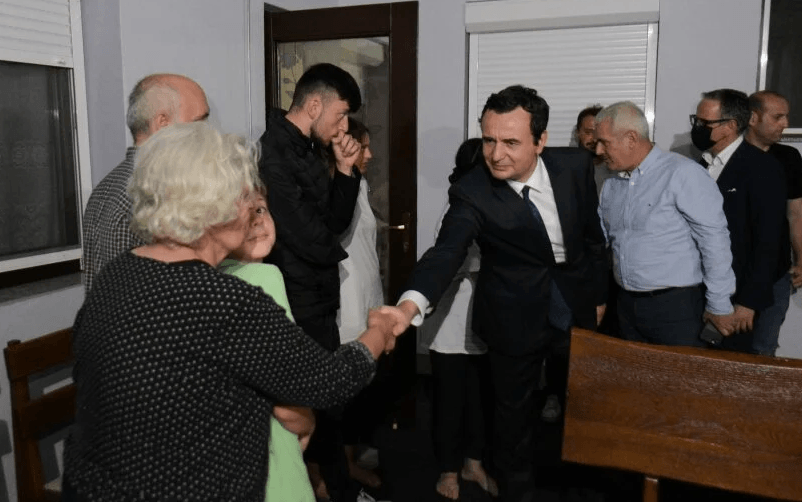 Kurti takohet me të mbijetuarit e aksidentit në spitalin e Slavonski Brod