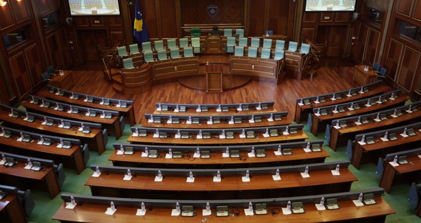 Analisti paralajmëron reduktimin e partive politike në vend – kjo është arsyeja