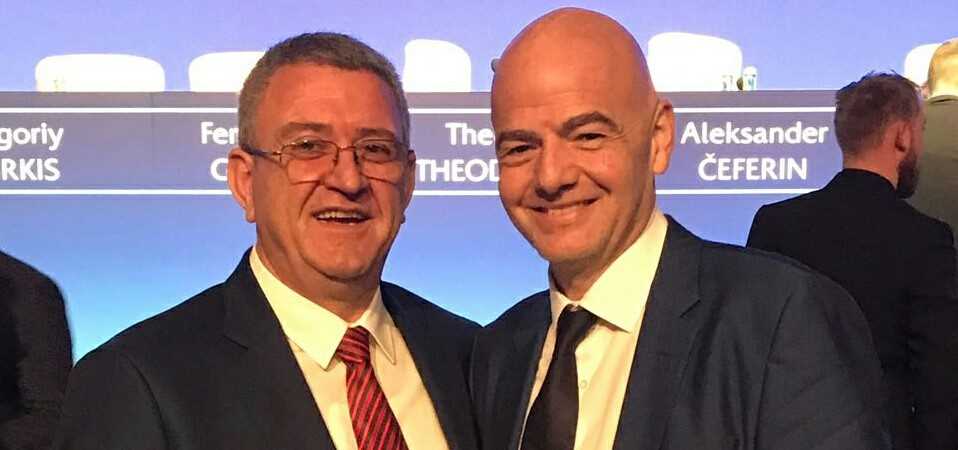 Presidenti i FIFA-s uron ekipin e Teutës për titullin kampion