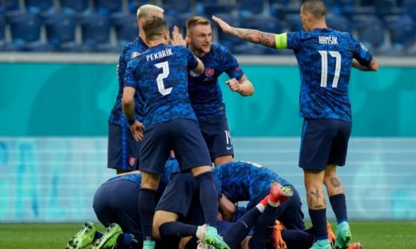 Sllovakia mposht Poloninë dhe merr kreun e Grupit E