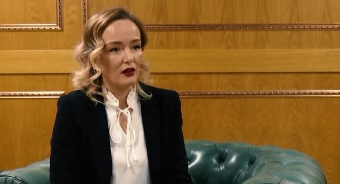 “Po i hedhin shqelmat e fundit!” – Deputetja Adriana Matoshi paralajmëron hetime për këta persona