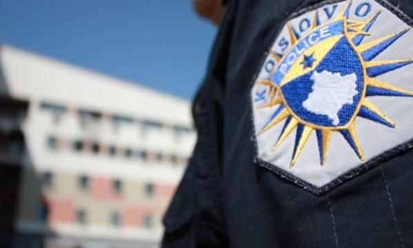 Kamenicë: Të maskuar e armatosur e grabisin shitsin