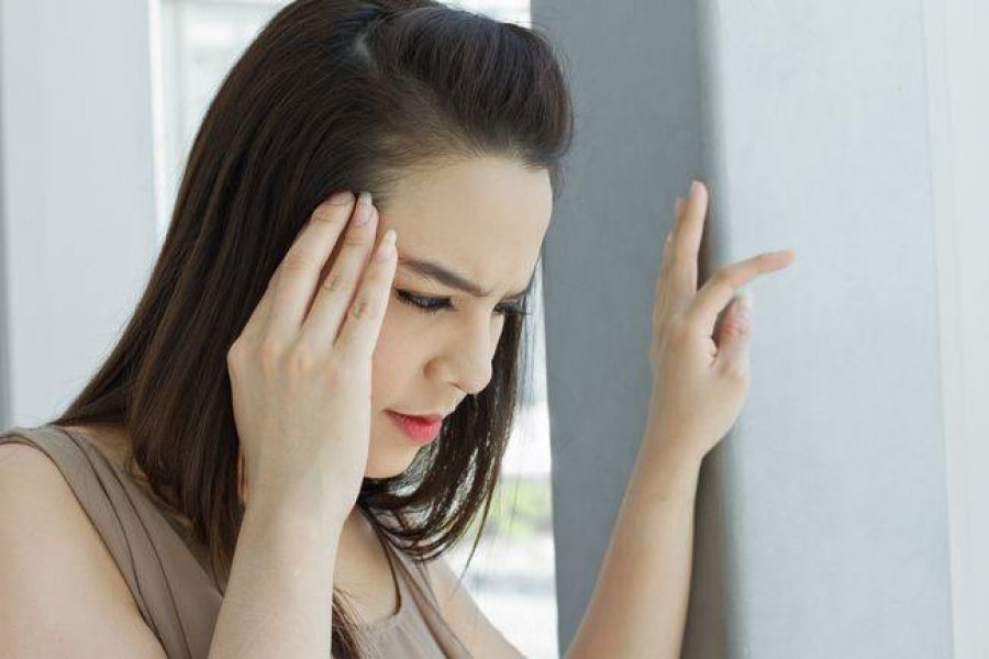 Ja çfarë duhet të bëni nëse ju ka rënë shtypja apo ndjeni marramendje si pasojë e të nxehtit