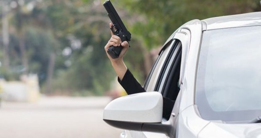 Policia i shkon në shtëpi prizrenasit, gjuajti me armë zjarri me rastin e fejesës së djemve të tij