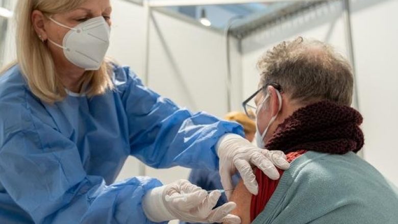 Sllovenët e infektuar me coronavirus, do të marrin vetëm një dozë të vaksinës