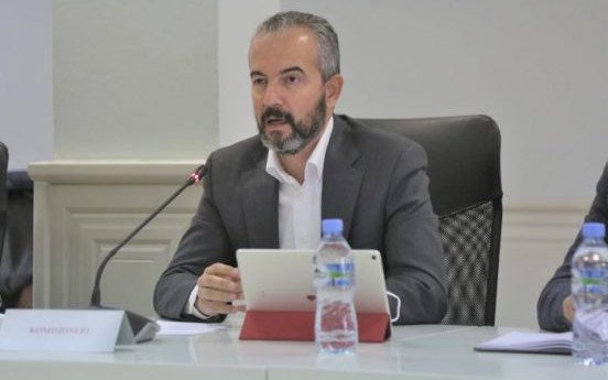 Përplasjet mes partive në Shqipëri/ KQZ del me apel për aktorët politikë
