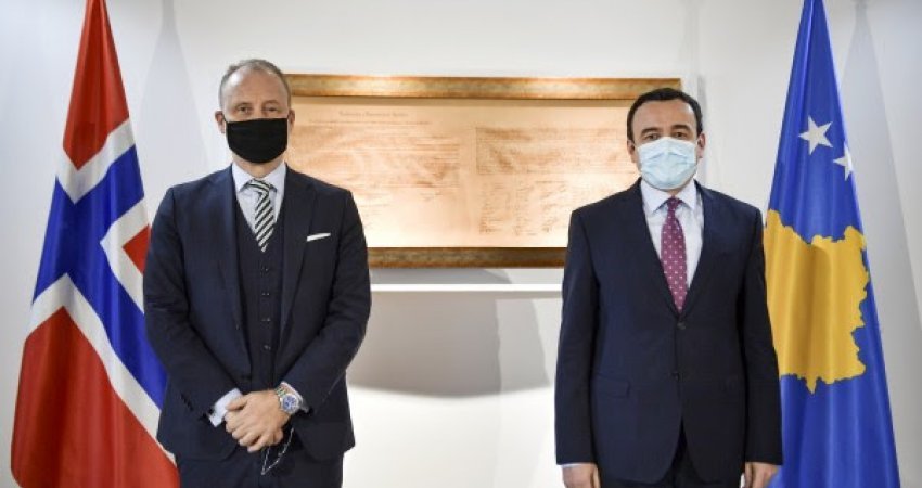 Grondahl takohet me Kurtin, e fton për vizitë në Norvegji