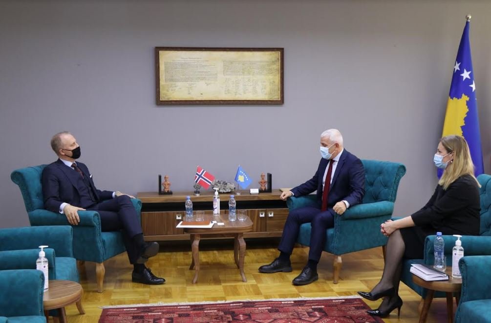 Sveçla pret në takim ambasadorin e Norvegjisë, premtohet përkrahje