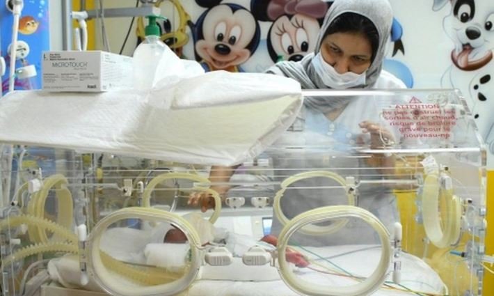 E pazakontë në Marok, 25-vjeçarja lind nëntënjakë
