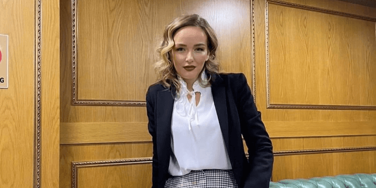 Adriana Matoshi uron Bajramin: Sofrat kurrë thatë mos ju mbetshin!