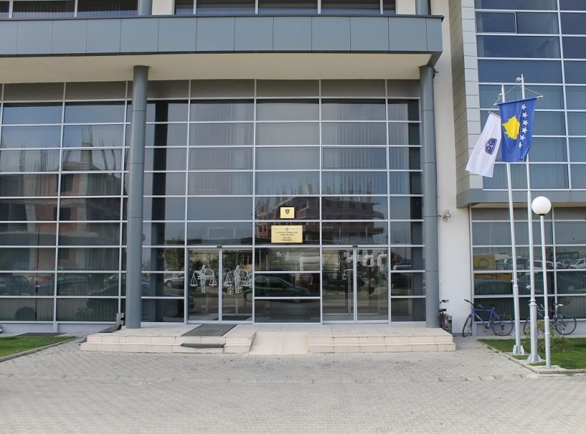 Paraburgim të pandehurve, keqpërdorën pozitën zyrtare dhe kontrabanduan mallra