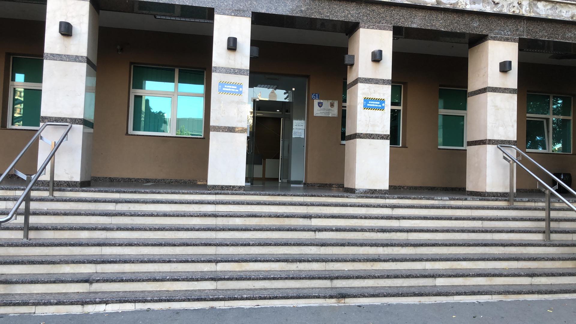 Nuk ka zyrtar në Komunën e Prishtinës që kërkon dëshmi vaksnimi nga punëtorët