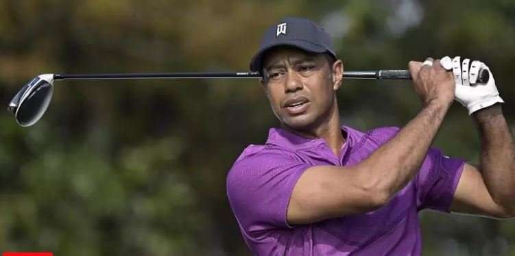 Woods rikthehet në fushë