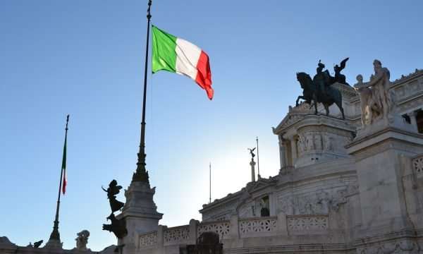 Italia fillon shkëputjen nga gazi rus, arrin marrëveshje me Alegjerinë