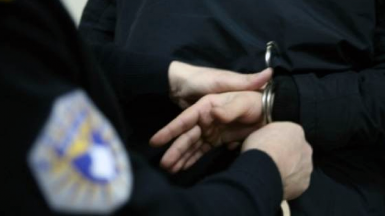 Arrestohet pejani, sulmoi policët nën ndikimin e alkoolit