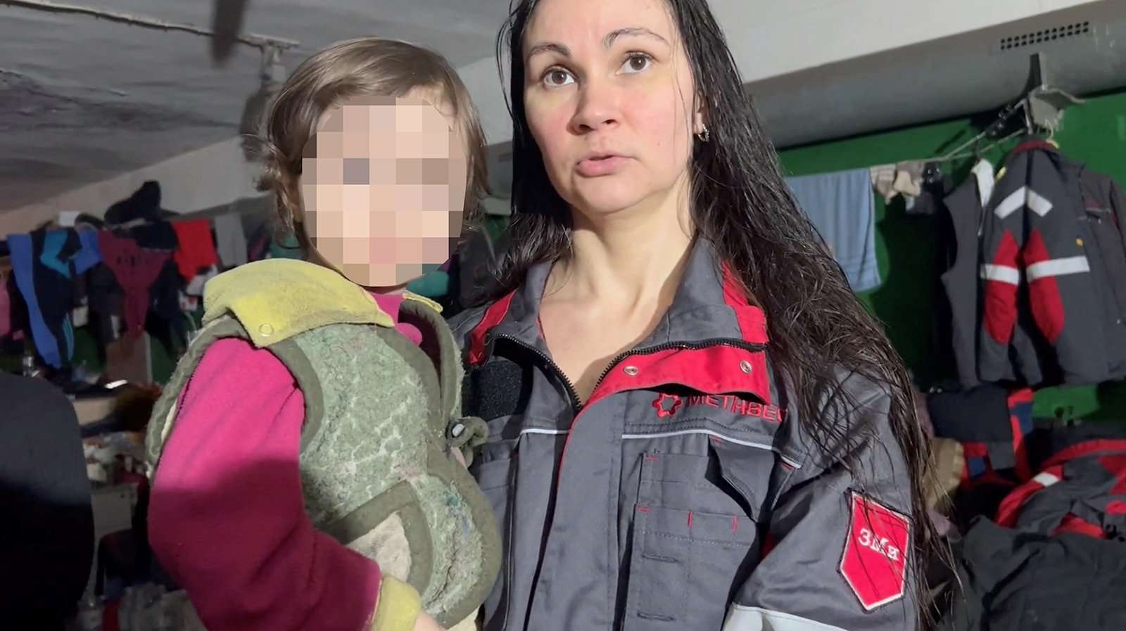 “Dua të shoh diellin”: Gratë dhe fëmijët në bunkerin e fabrikës së çelikut Azovstal për muaj të tërë