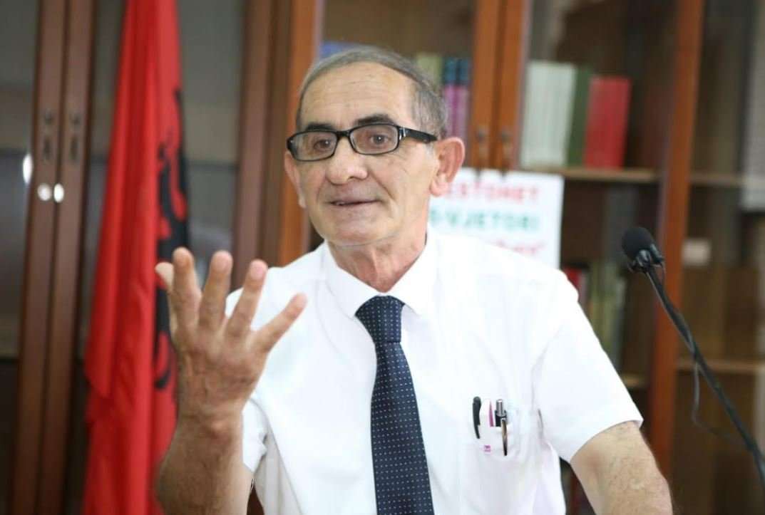 Lure moj kryet perpjetë, me Shoqatë e me Gazetë