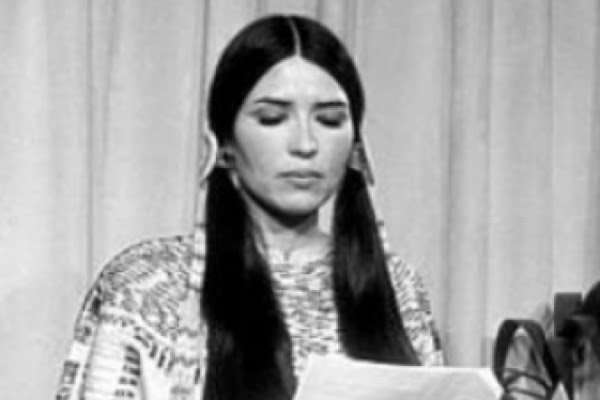 Oscars i kërkon falje aktores Sacheen Littlefeather pas 50 vitesh