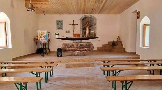 Prapë bien kambanat në kishën e Currjave t’ epërm