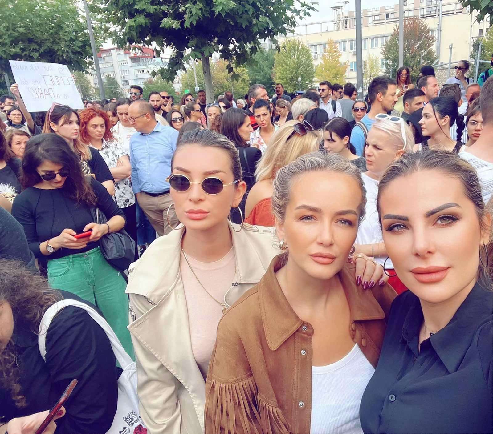Edhe Duda Balje e Adriana Matoshi iu bashkuan protestës për rastin e 11-vjeçares